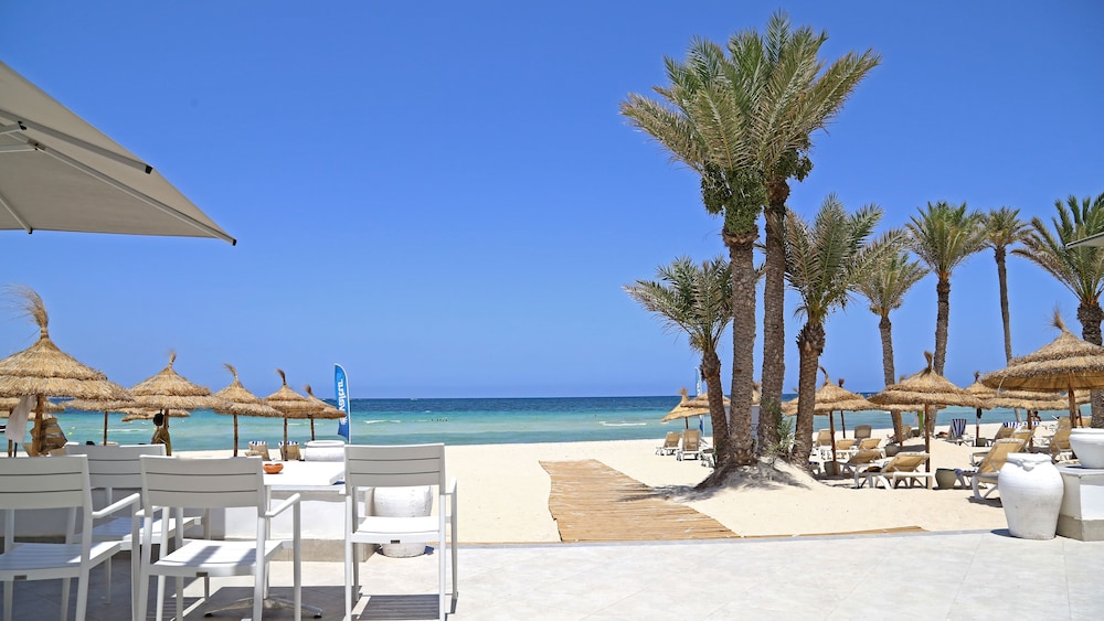 Djerba Golf Resort & Spa — Beach in Aghir, Medenine