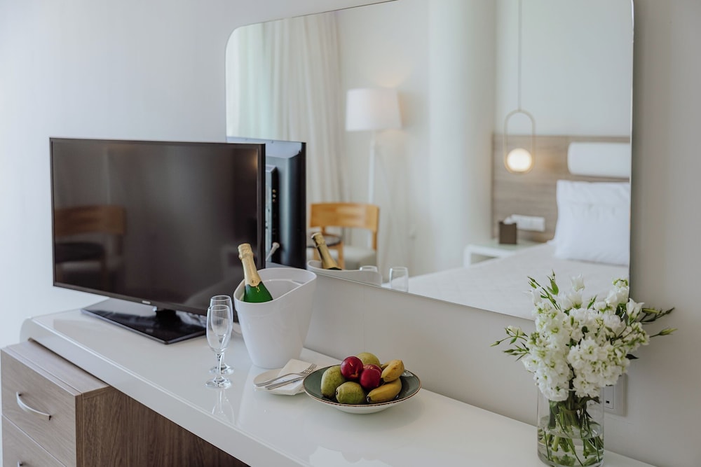 Tasia Maris Sands - Adults Only — Hotel rooms in Ayia Napa, Famagusta Region