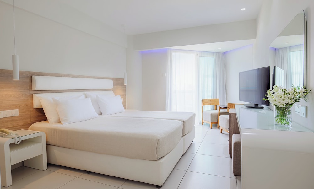 Tasia Maris Sands - Adults Only — Hotel rooms in Ayia Napa, Famagusta Region