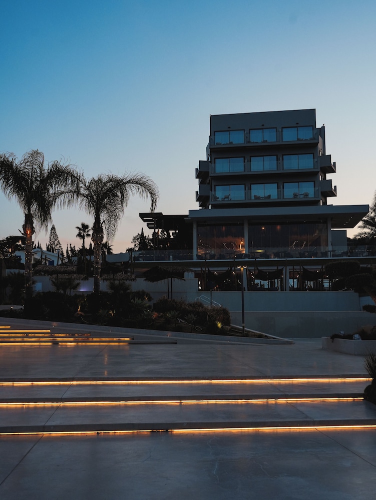 Cavo Zoe Seaside Hotel — Hotel building in Protaras, Famagusta Region