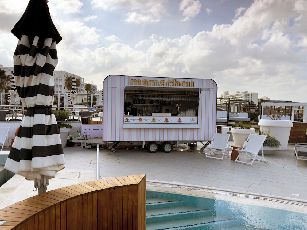 King Jason Protaras - Designed for Adults By Louis Hotels — Swimming pool in Protaras, Famagusta Region