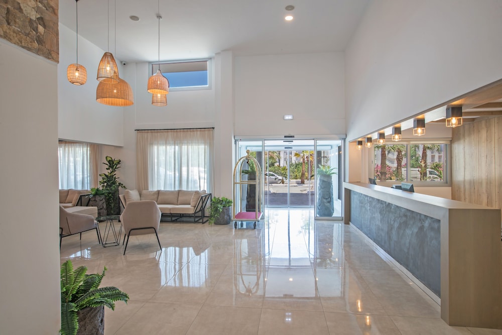 Bohemian Gardens Hotel — Hotel building in Protaras, Famagusta Region