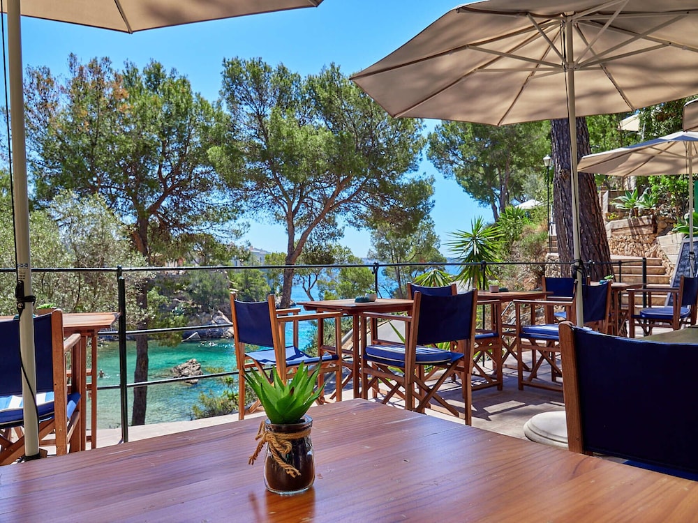 Hotel Petit Cala Fornells — Restaurant & bars in Peguera, Balearic Islands
