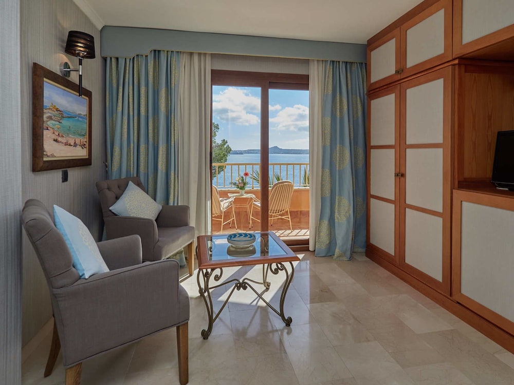 Hotel Petit Cala Fornells — Hotel rooms in Peguera, Balearic Islands