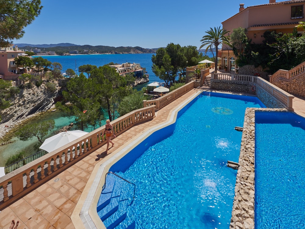 Hotel Petit Cala Fornells — Main photo in Peguera, Balearic Islands