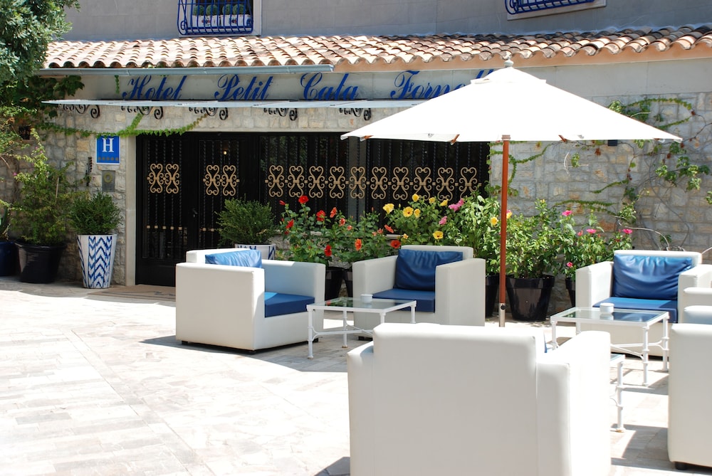 Hotel Petit Cala Fornells — Restaurant & bars in Peguera, Balearic Islands