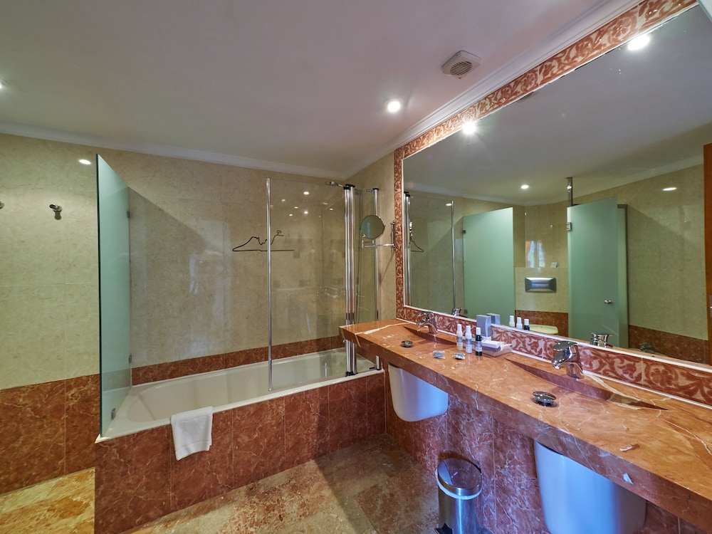 Hotel Petit Cala Fornells — Hotel rooms in Peguera, Balearic Islands