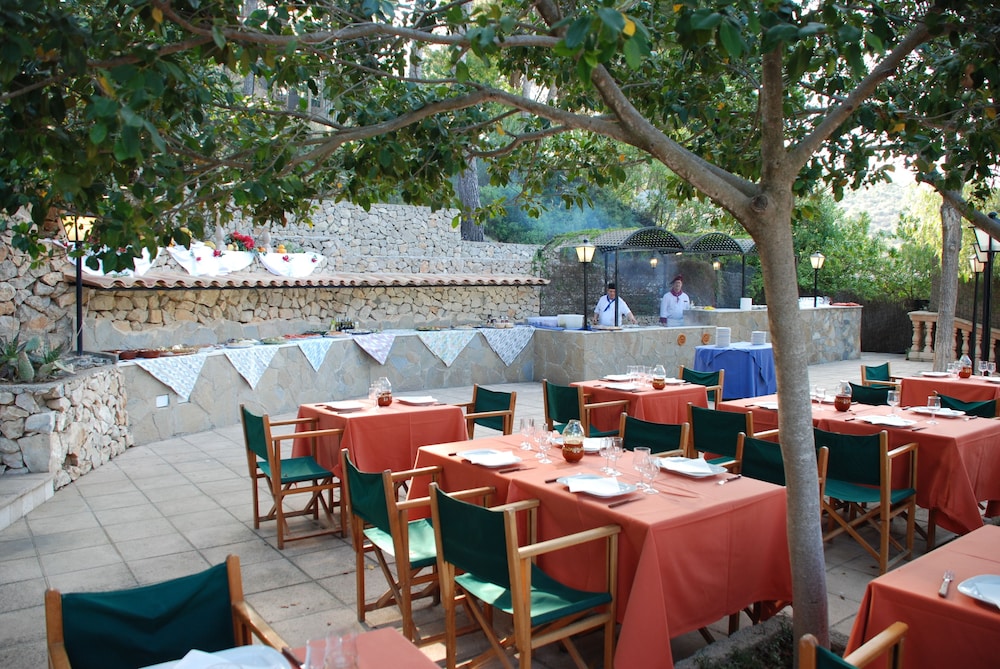 Hotel Petit Cala Fornells — Restaurant & bars in Peguera, Balearic Islands