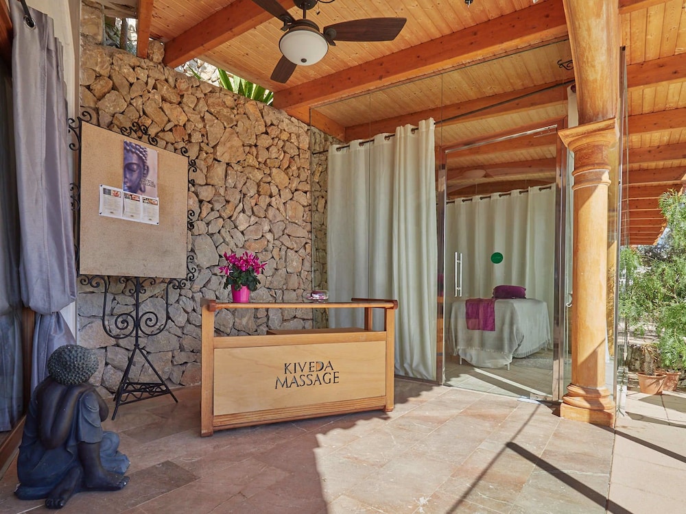 Hotel Petit Cala Fornells — Spa in Peguera, Balearic Islands