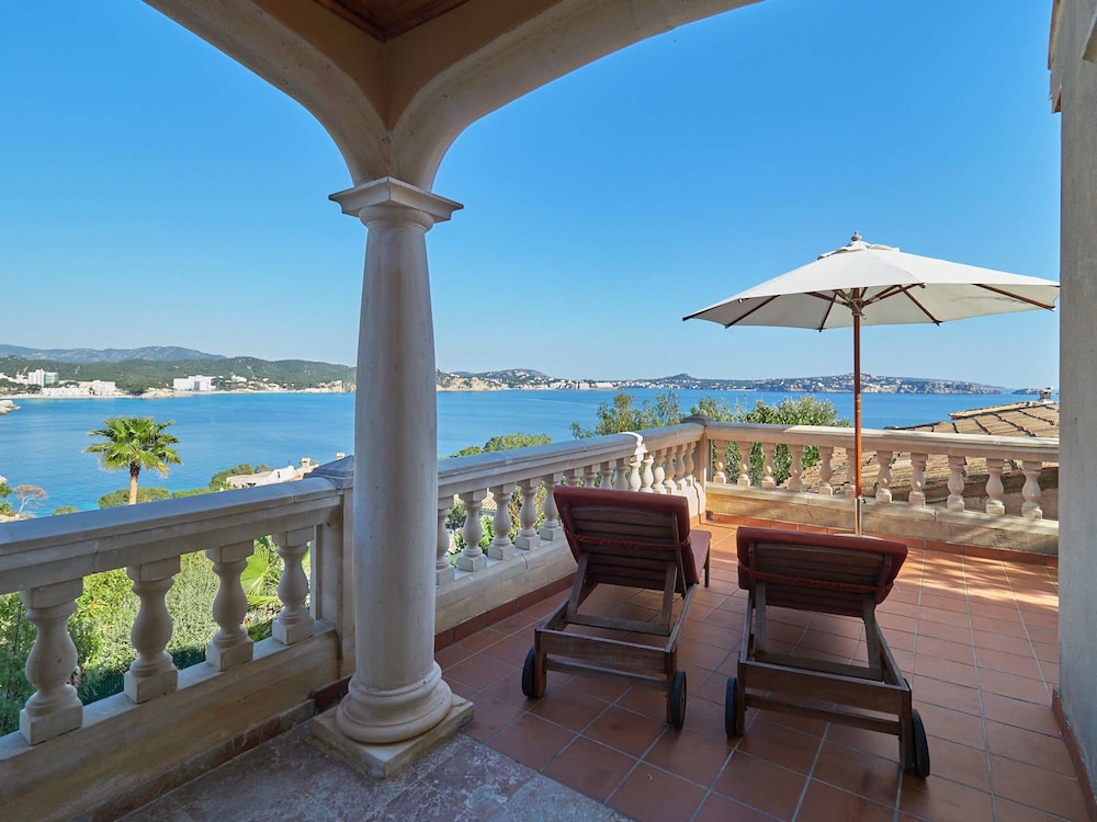 Hotel Petit Cala Fornells — Hotel rooms in Peguera, Balearic Islands
