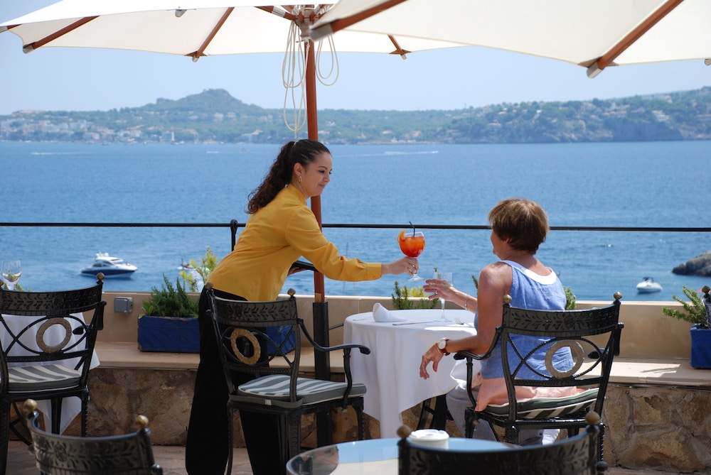 Hotel Petit Cala Fornells — Restaurant & bars in Peguera, Balearic Islands