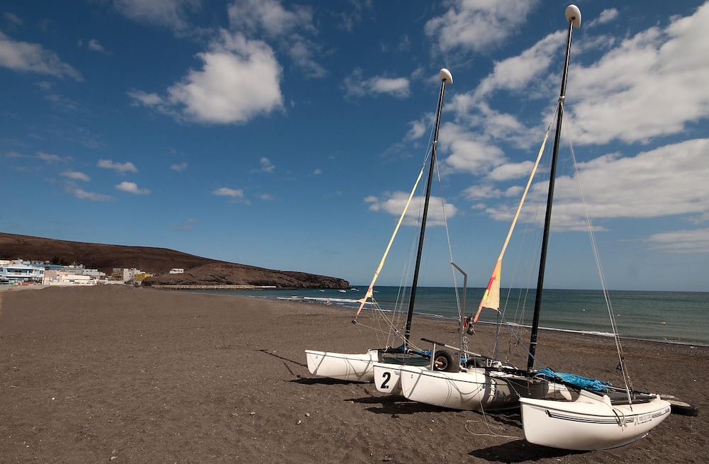 R2 Romantic Fantasia Dreams & Suites Hotel – Adults Only - All inclusive — Beach in Tarajalejo, Canary Islands