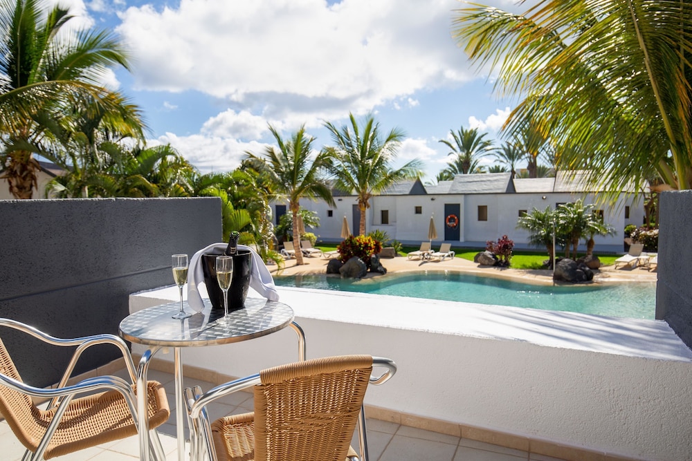 R2 Romantic Fantasia Dreams & Suites Hotel – Adults Only - All inclusive — Swimming pool in Tarajalejo, Canary Islands