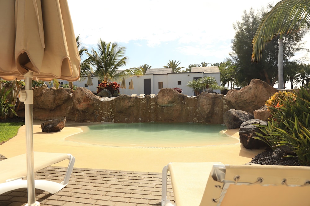 R2 Romantic Fantasia Dreams & Suites Hotel – Adults Only - All inclusive — Swimming pool in Tarajalejo, Canary Islands