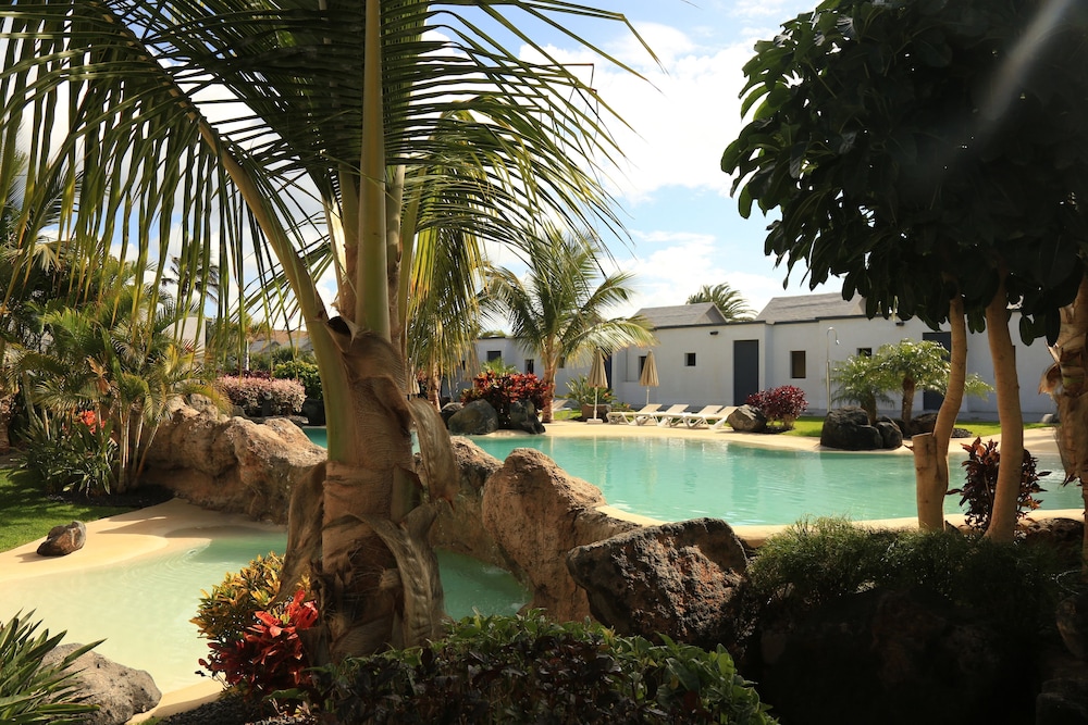 R2 Romantic Fantasia Dreams & Suites Hotel – Adults Only - All inclusive — Swimming pool in Tarajalejo, Canary Islands