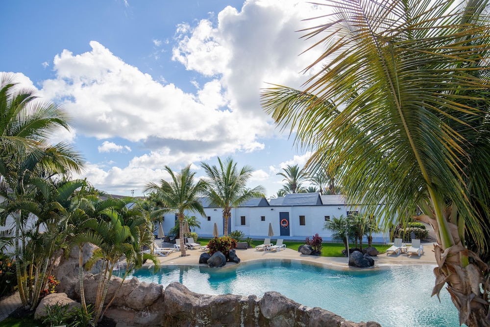 R2 Romantic Fantasia Dreams & Suites Hotel – Adults Only - All inclusive — Swimming pool in Tarajalejo, Canary Islands