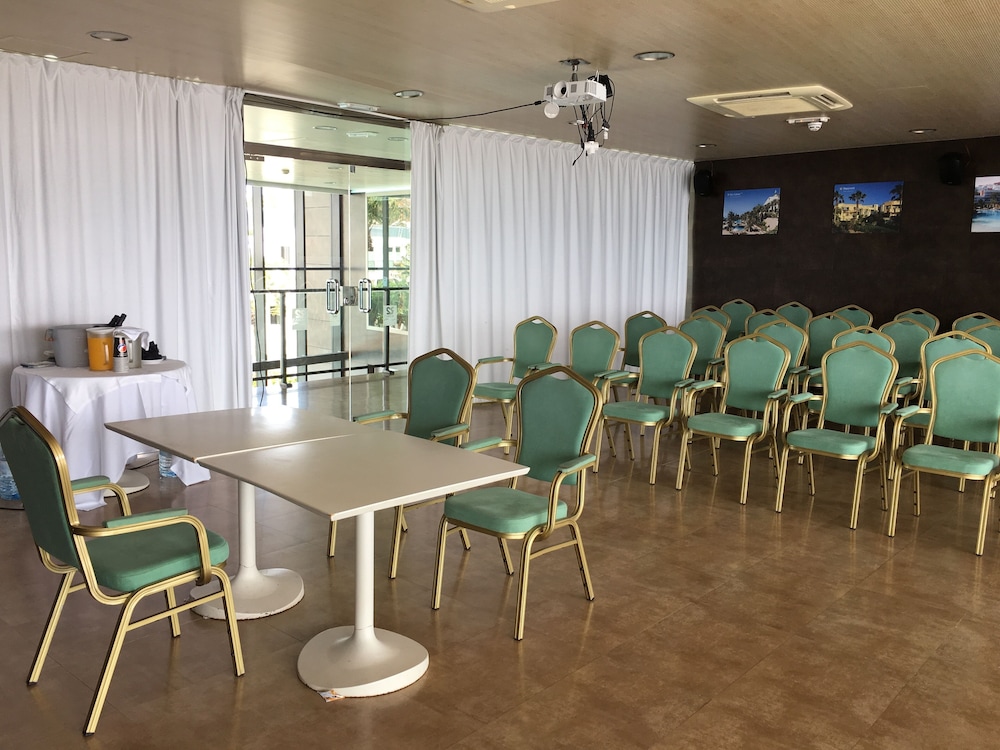 R2 Romantic Fantasia Dreams & Suites Hotel – Adults Only - All inclusive — Restaurant & bars in Tarajalejo, Canary Islands