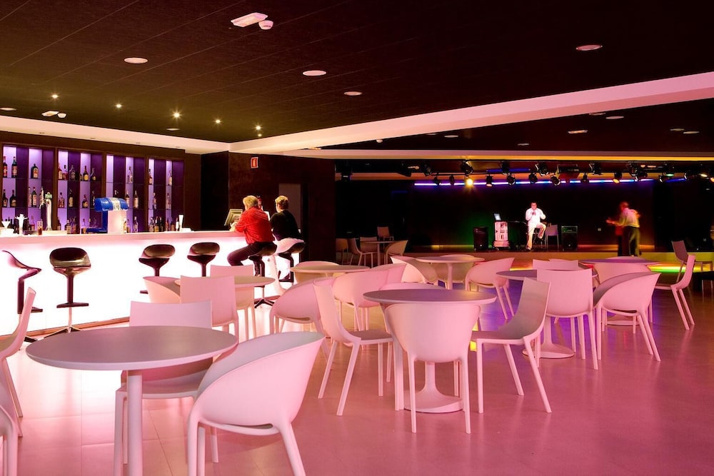 R2 Romantic Fantasia Dreams & Suites Hotel – Adults Only - All inclusive — Restaurant & bars in Tarajalejo, Canary Islands