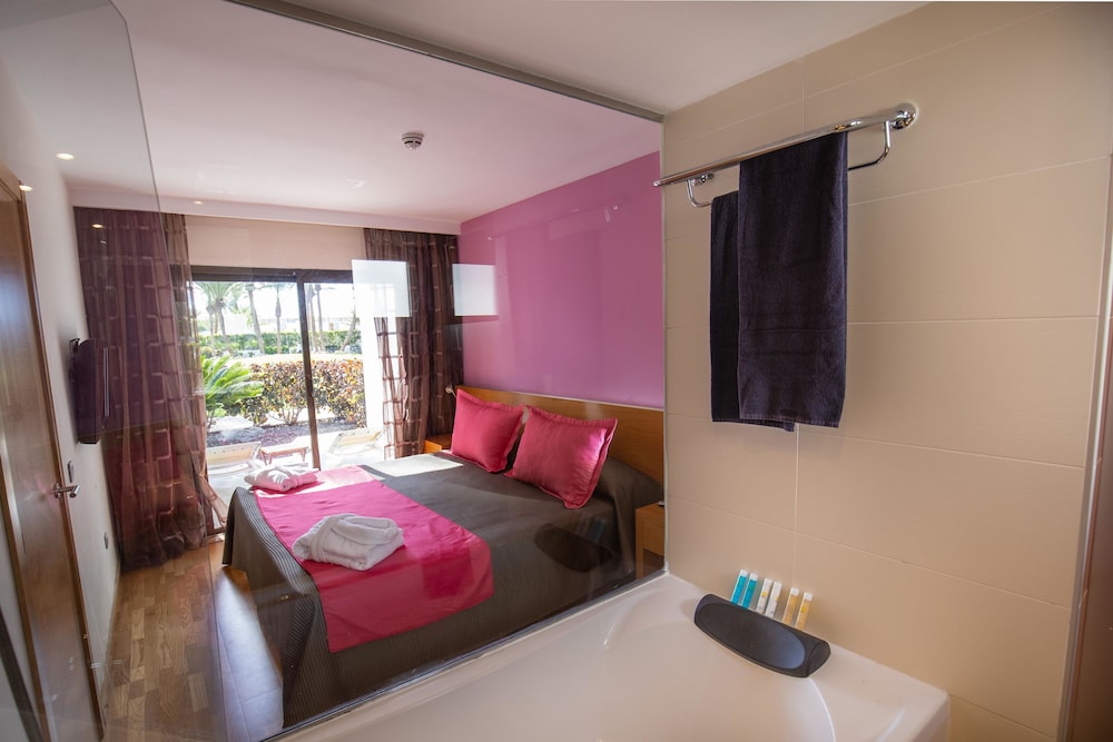 R2 Romantic Fantasia Dreams & Suites Hotel – Adults Only - All inclusive — Hotel rooms in Tarajalejo, Canary Islands
