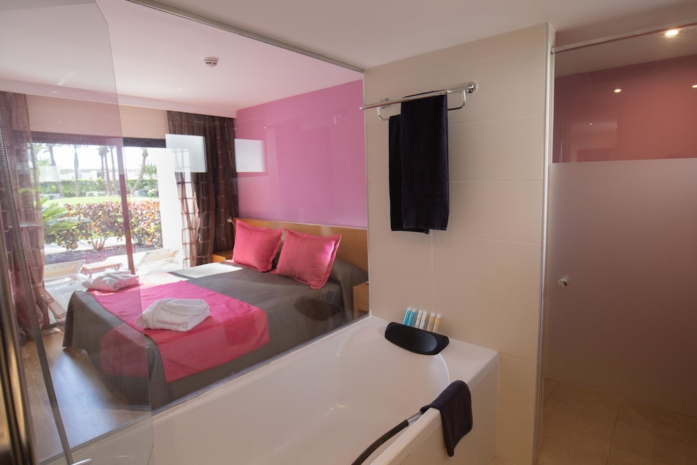 R2 Romantic Fantasia Dreams & Suites Hotel – Adults Only - All inclusive — Hotel rooms in Tarajalejo, Canary Islands