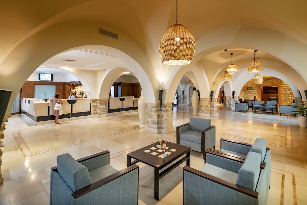 Mediterranee Hammamet - Families and Couples Only — Hotel building in Hammamet, Nabeul
