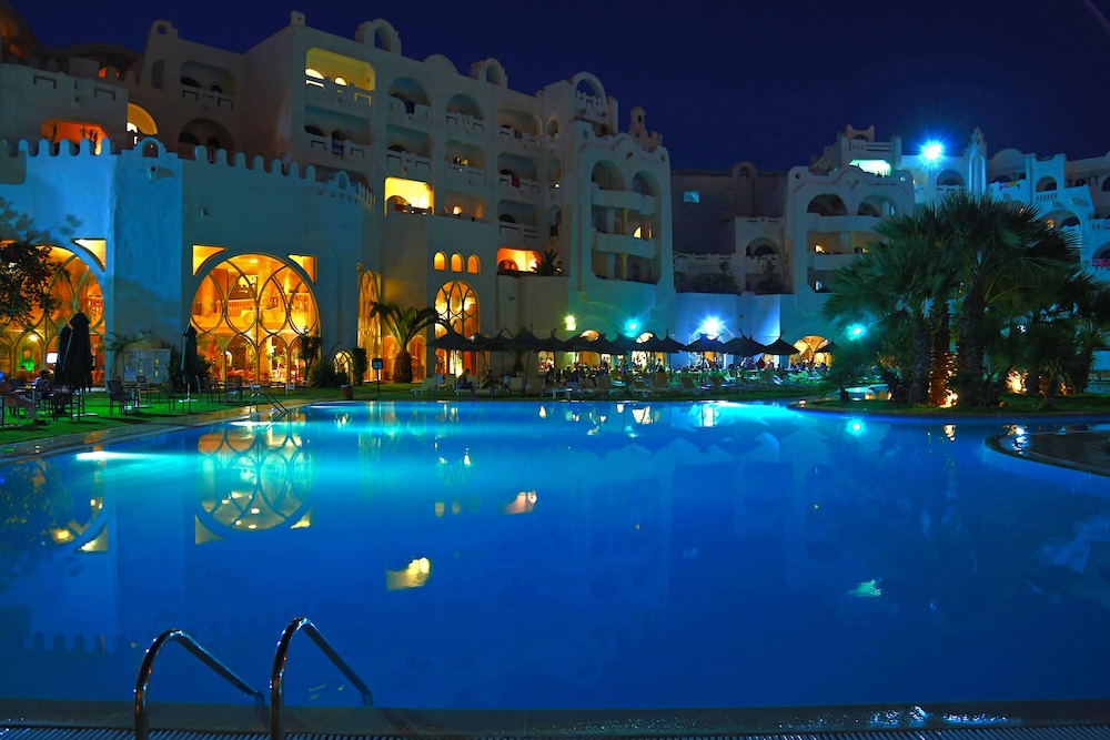 Hotel Lella Baya Thalasso — Swimming pool in Hammamet, Nabeul