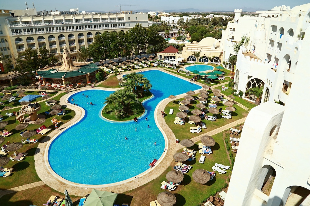 Hotel Lella Baya Thalasso — Swimming pool in Hammamet, Nabeul
