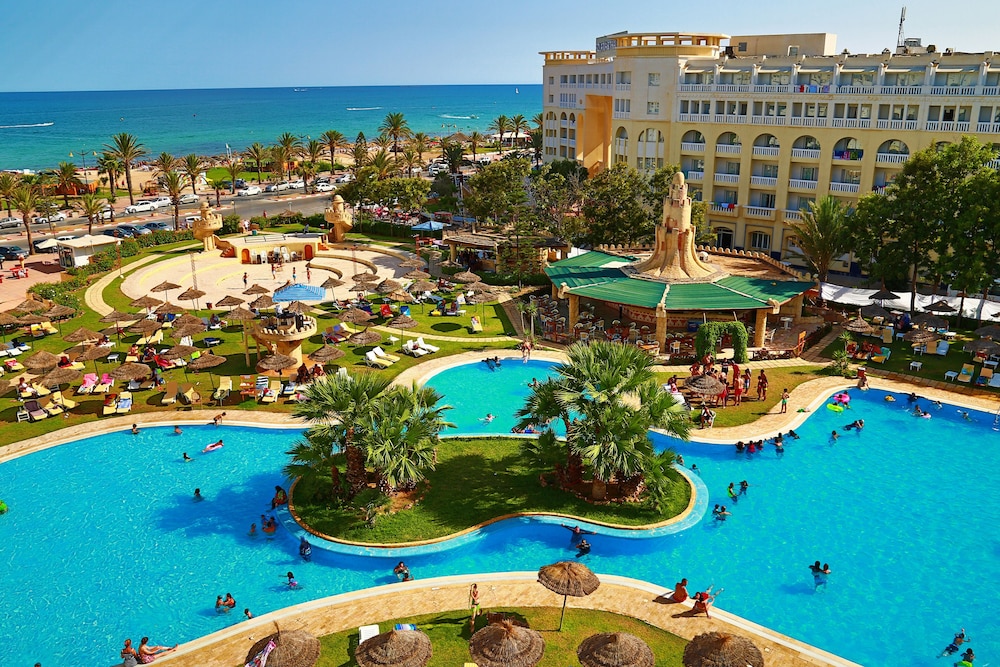 Hotel Lella Baya Thalasso — Swimming pool in Hammamet, Nabeul
