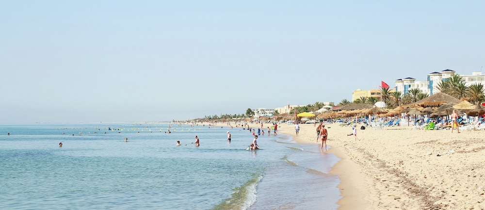 Hotel Lella Baya Thalasso — Beach in Hammamet, Nabeul