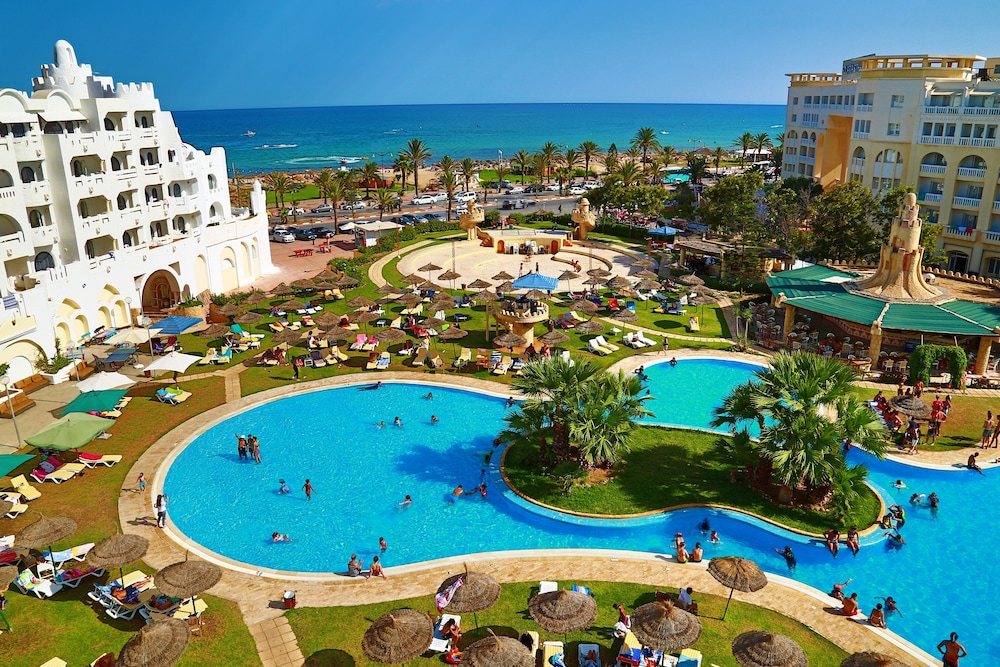 Hotel Lella Baya Thalasso — Swimming pool in Hammamet, Nabeul