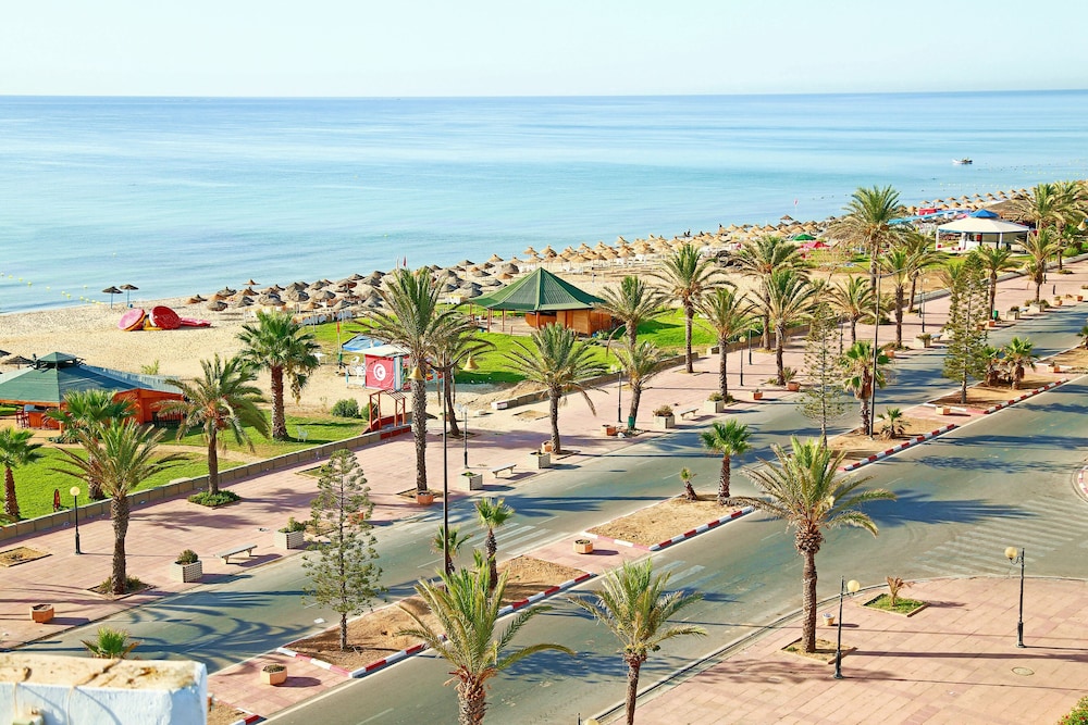 Hotel Lella Baya Thalasso — Beach in Hammamet, Nabeul