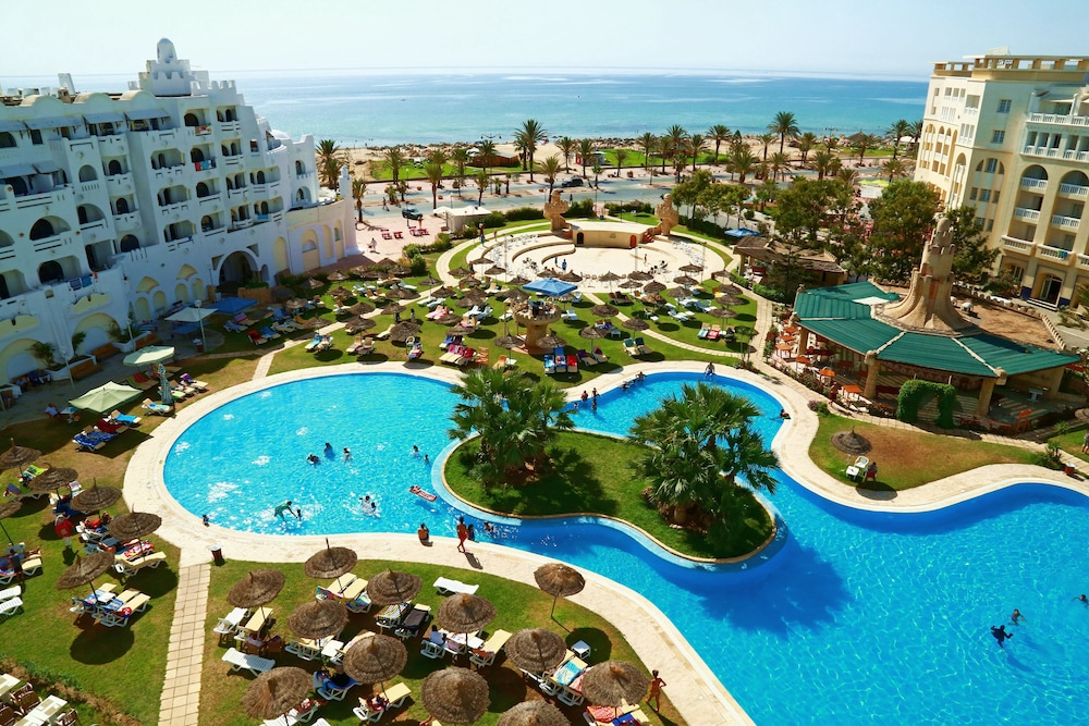 Hotel Lella Baya Thalasso — Swimming pool in Hammamet, Nabeul