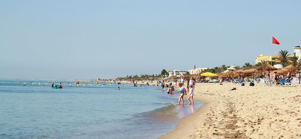 Hotel Lella Baya Thalasso — Beach in Hammamet, Nabeul