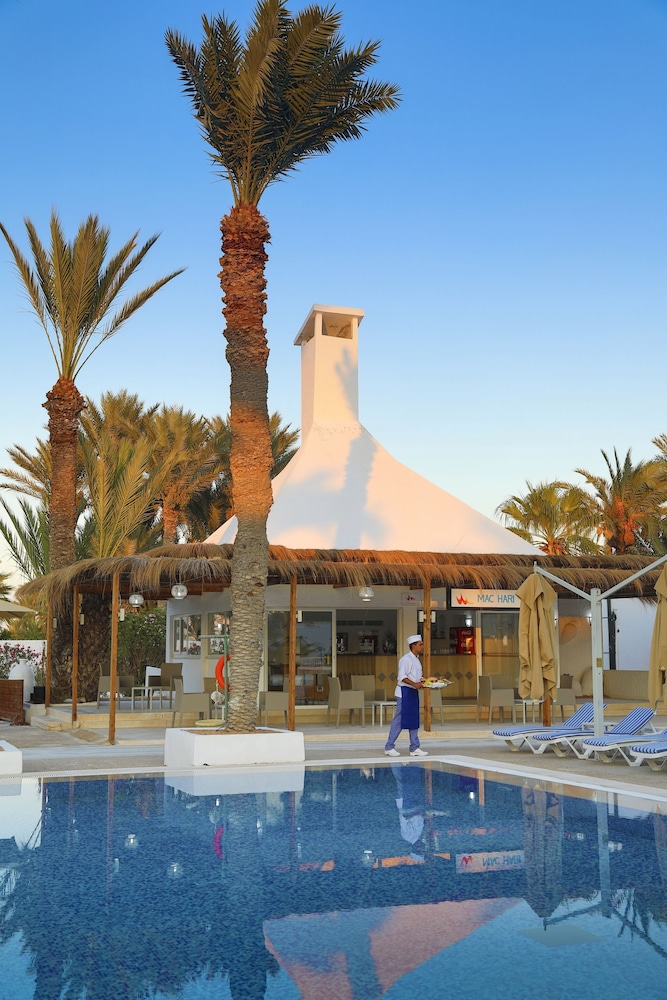 Hari Club Beach Resort — Restaurant & bars in Aghir, Medenine