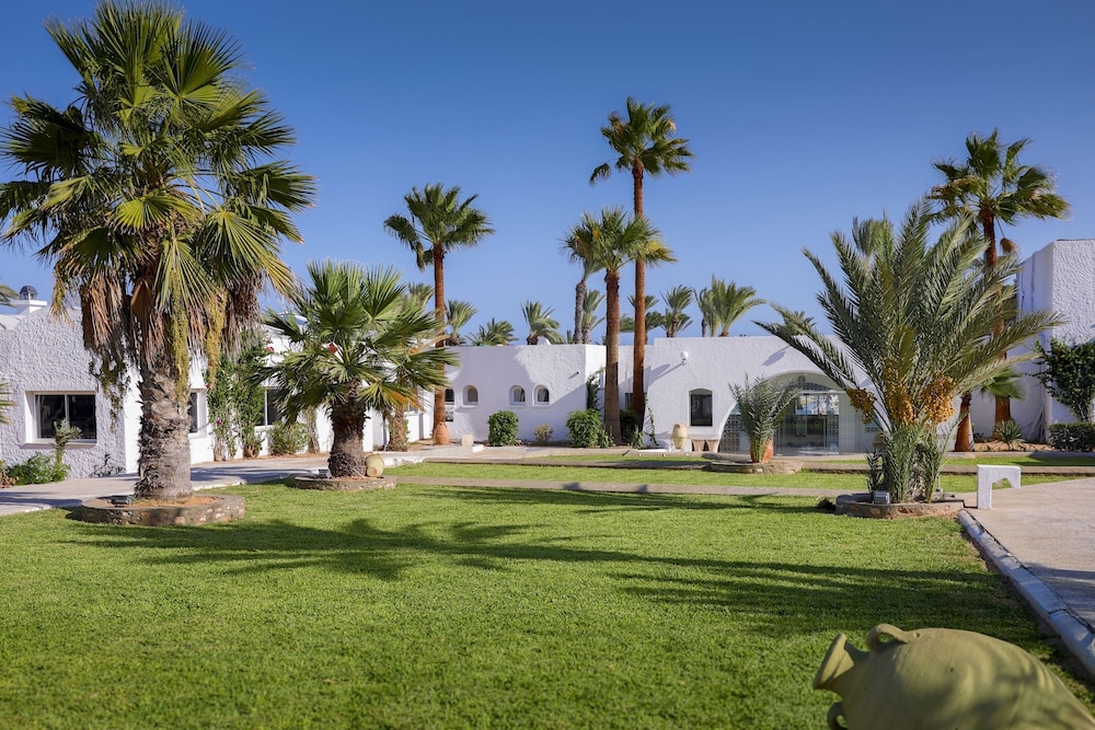 Hari Club Beach Resort — Hotel building in Aghir, Medenine