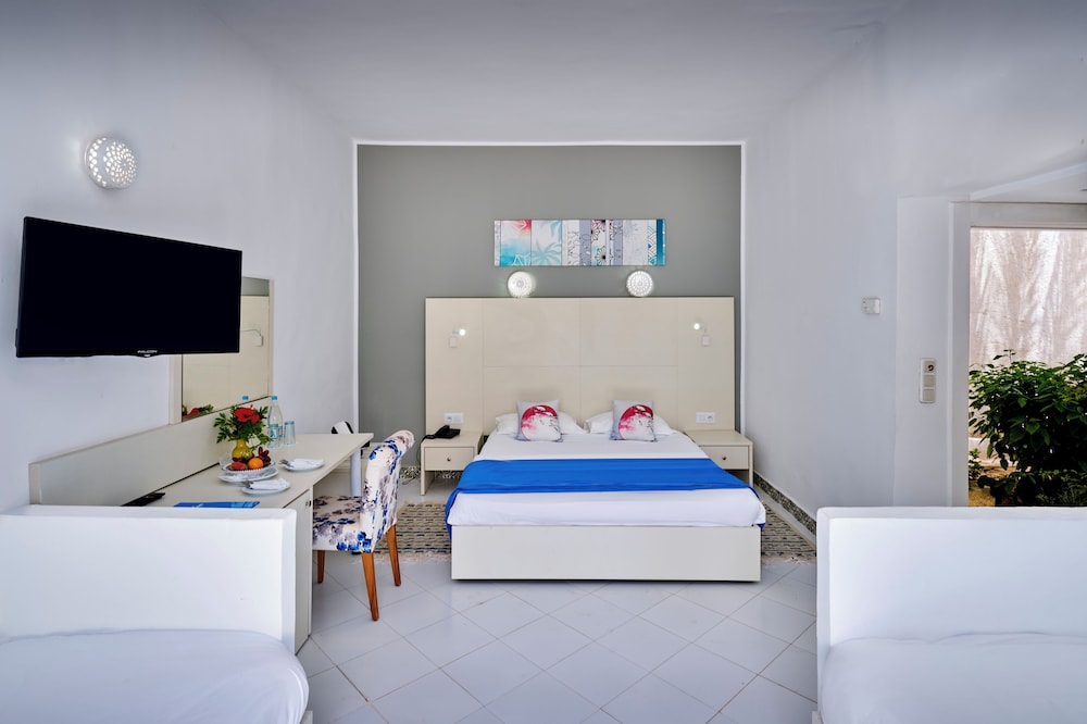 Hari Club Beach Resort — Hotel rooms in Aghir, Medenine