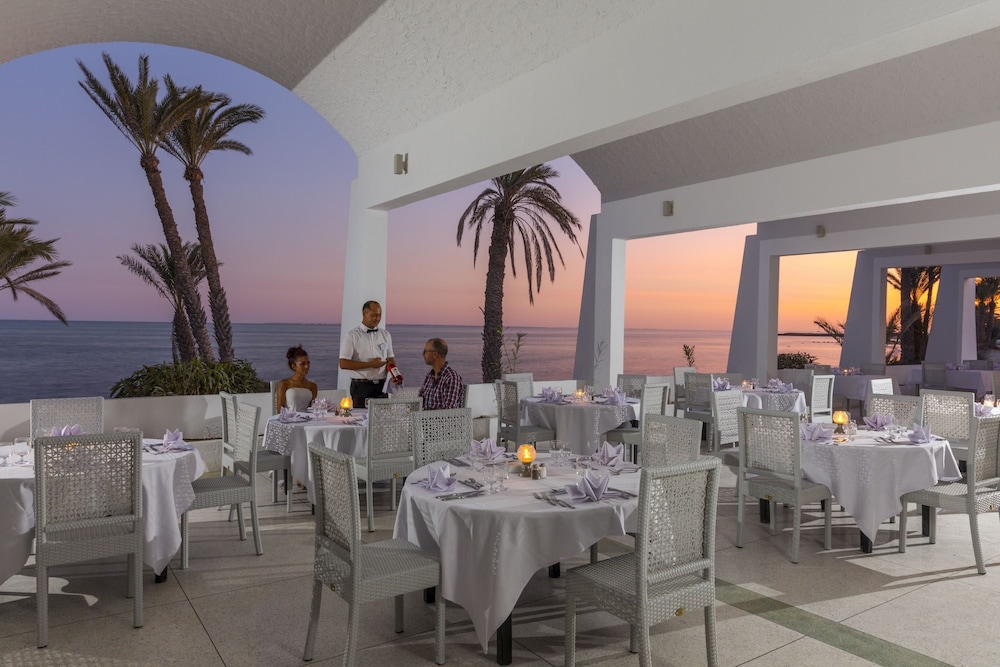 Hari Club Beach Resort — Restaurant & bars in Aghir, Medenine