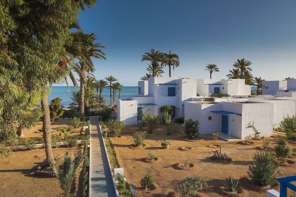 Hari Club Beach Resort — Hotel building in Aghir, Medenine