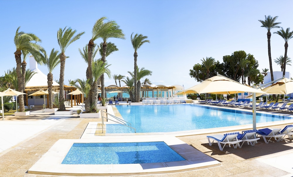 Hari Club Beach Resort — Swimming pool in Aghir, Medenine