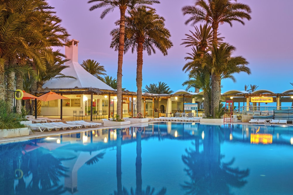Hari Club Beach Resort — Swimming pool in Aghir, Medenine