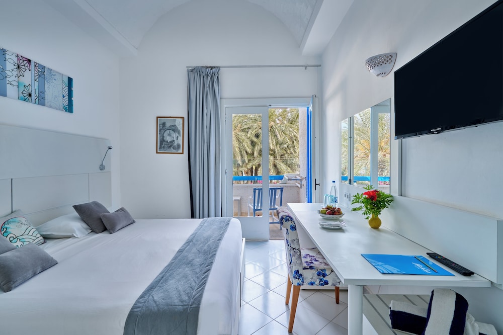 Hari Club Beach Resort — Hotel rooms in Aghir, Medenine
