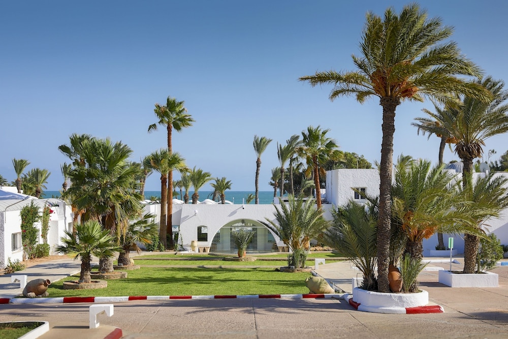 Hari Club Beach Resort — Hotel building in Aghir, Medenine