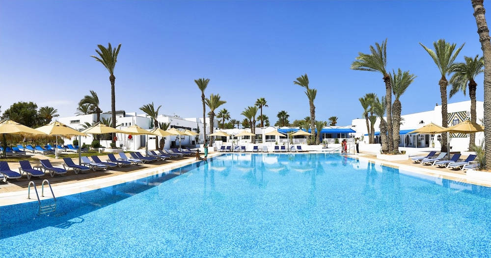 Hari Club Beach Resort — Swimming pool in Aghir, Medenine