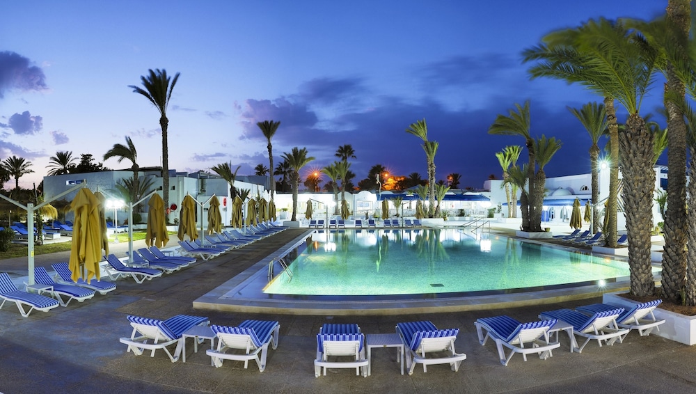Hari Club Beach Resort — Swimming pool in Aghir, Medenine