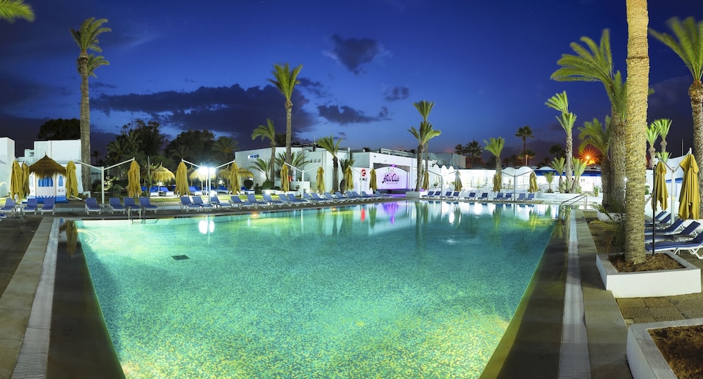 Hari Club Beach Resort — Swimming pool in Aghir, Medenine