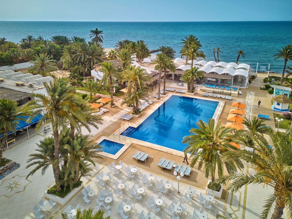 Hari Club Beach Resort — Swimming pool in Aghir, Medenine