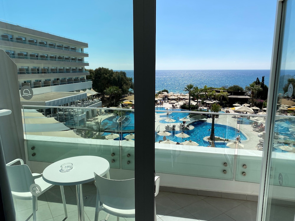 Melissi Beach Hotel & Spa — Swimming pool in Ayia Napa, Famagusta Region