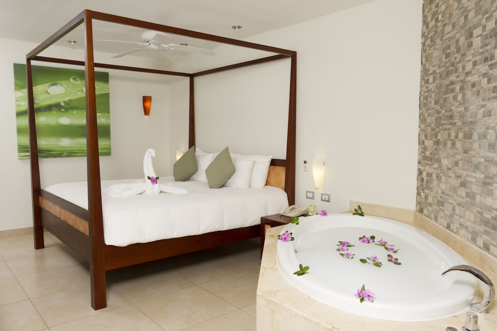 Sandos Caracol Nature Resort & Water Park All Inclusive — Rooms in Playa del Carmen, Quintana Roo
