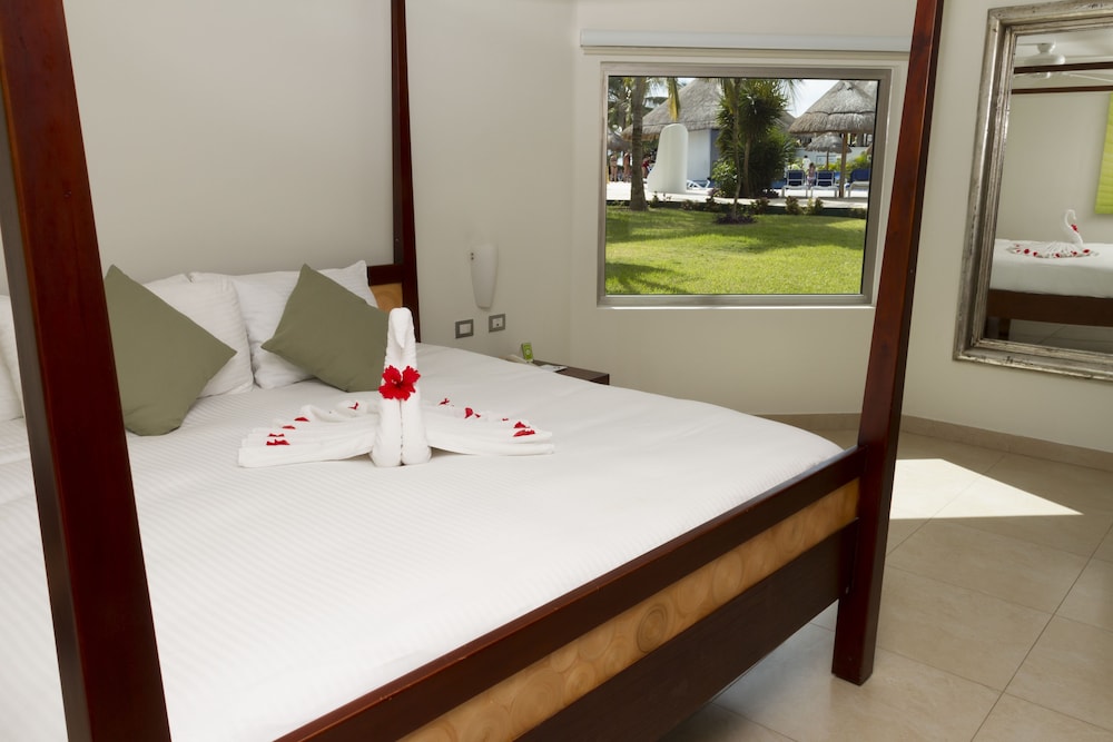 Sandos Caracol Nature Resort & Water Park All Inclusive — Rooms in Playa del Carmen, Quintana Roo