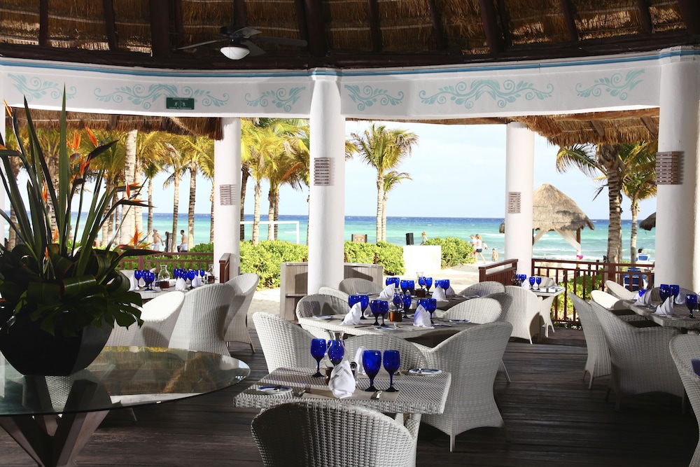 Sandos Caracol Nature Resort & Water Park All Inclusive — Restaurant in Playa del Carmen, Quintana Roo